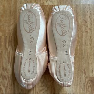 Suffolk spotlight pointe shoes NEW